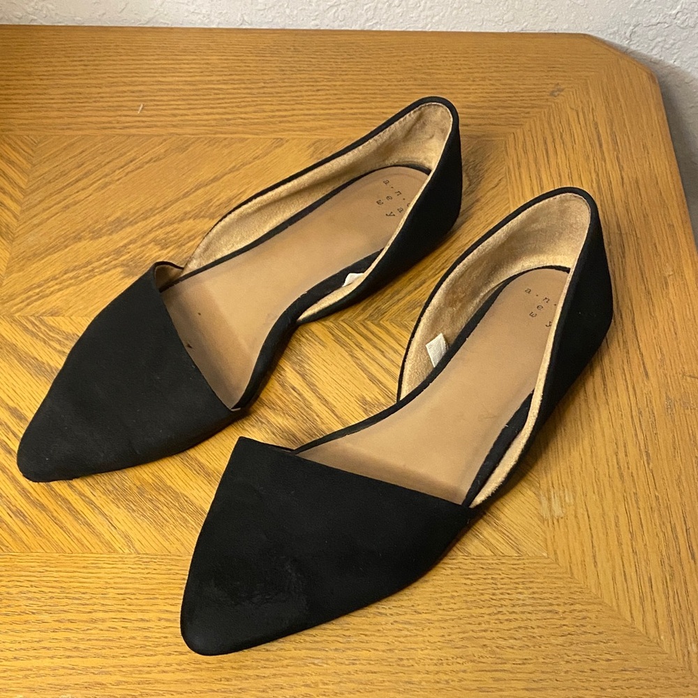 BLACK SUEDE POINTED TOE FLATS